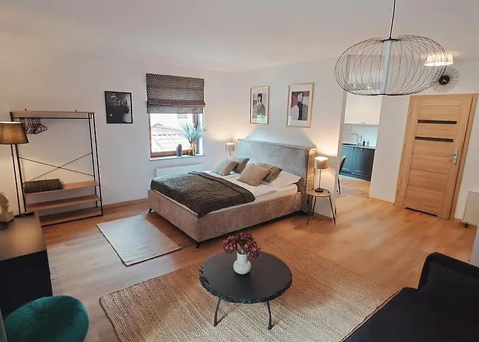 Uroczy Szrenica * 스클라르스카포렘바